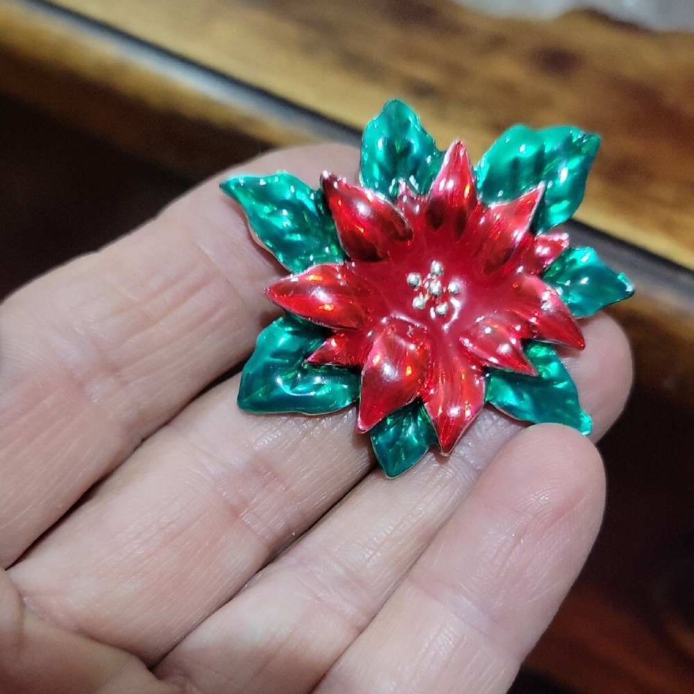 Christmas pointsetta Flower Brooch